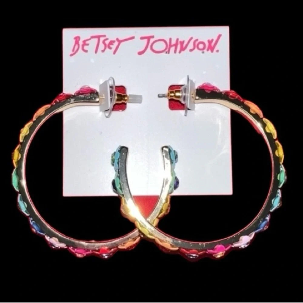 BETSEY JOHNSON One Love 3D Rainbow PRIDE Flower Blossom Hoop Earrings NEW NWT - Picture 4 of 11